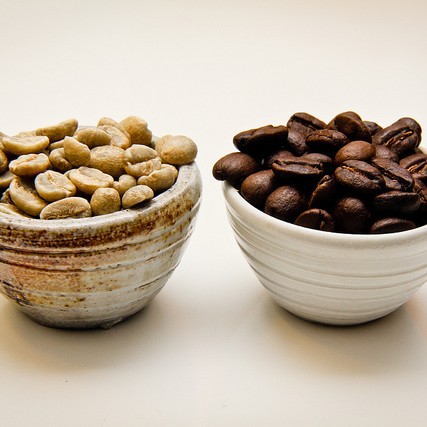 unroasted-and-roasted-coffee-beans