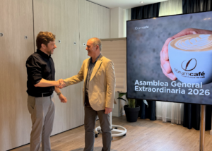 Thiago Amhof, nuevo presidente de Fórum Café, junto a la nueva Junta Directiva durante la Asamblea General Extraordinaria 2026 celebrada en Cornellà de Llobregat (Barcelona).